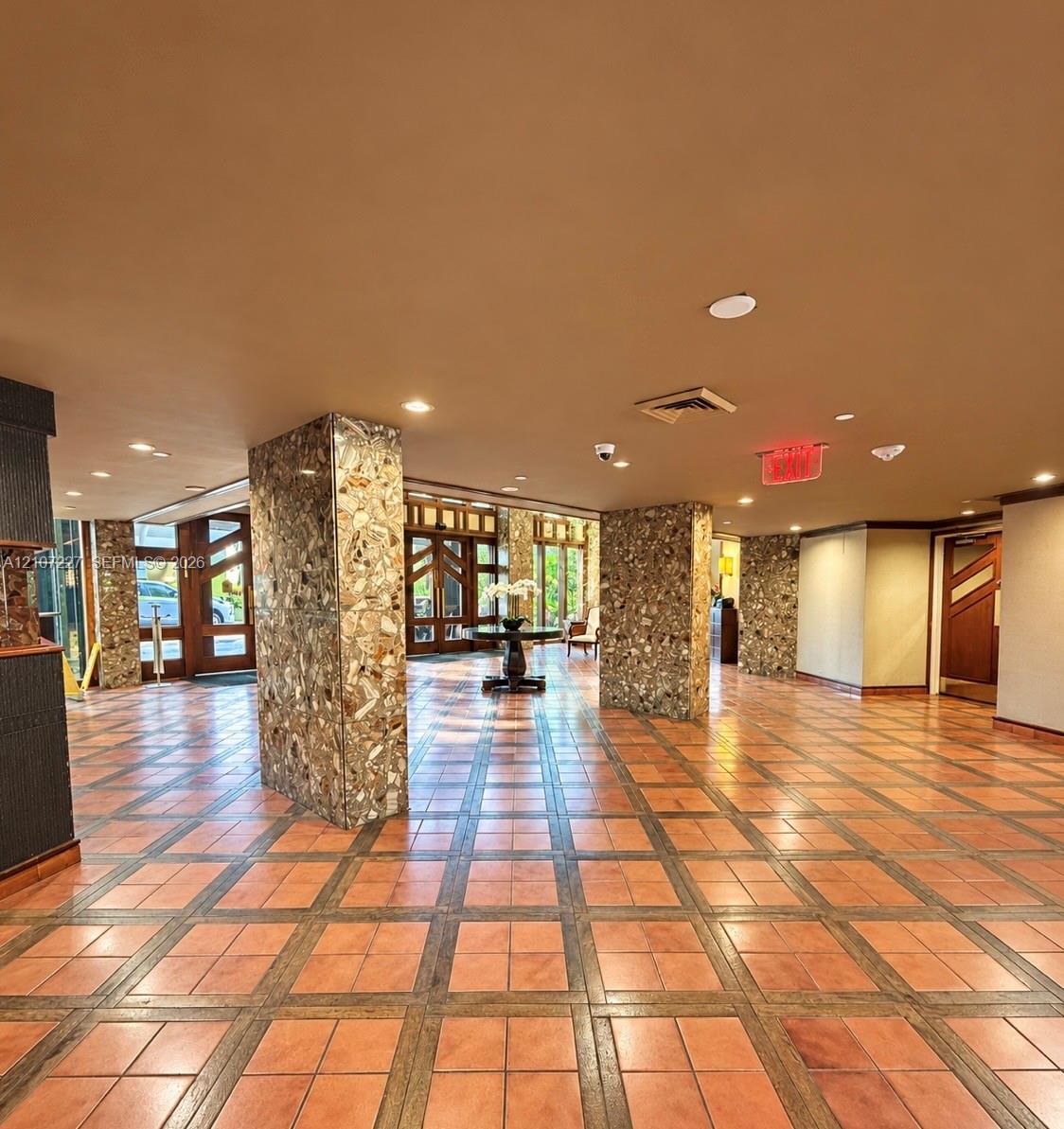 520 Brickell Key Dr # A2012