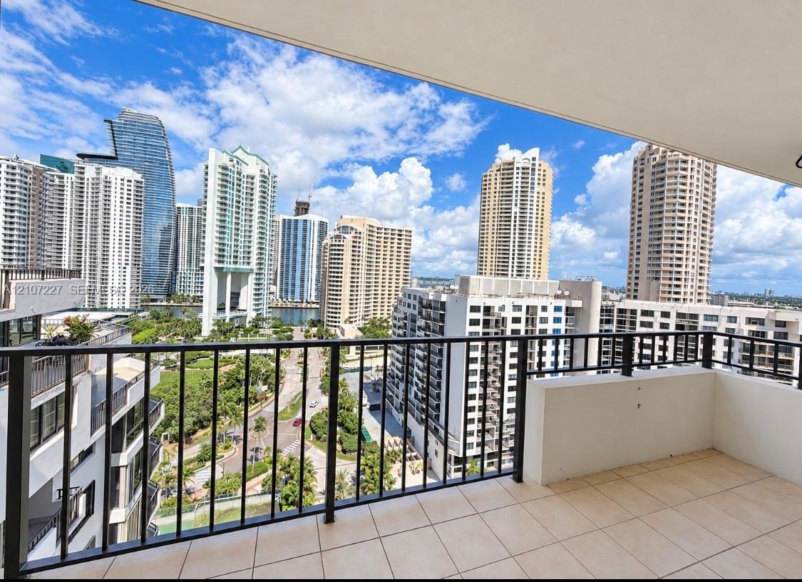 520 Brickell Key Dr # A2012