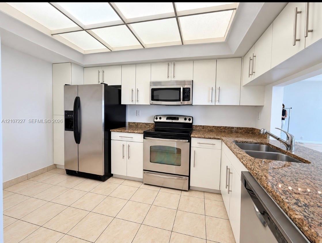 520 Brickell Key Dr # A2012
