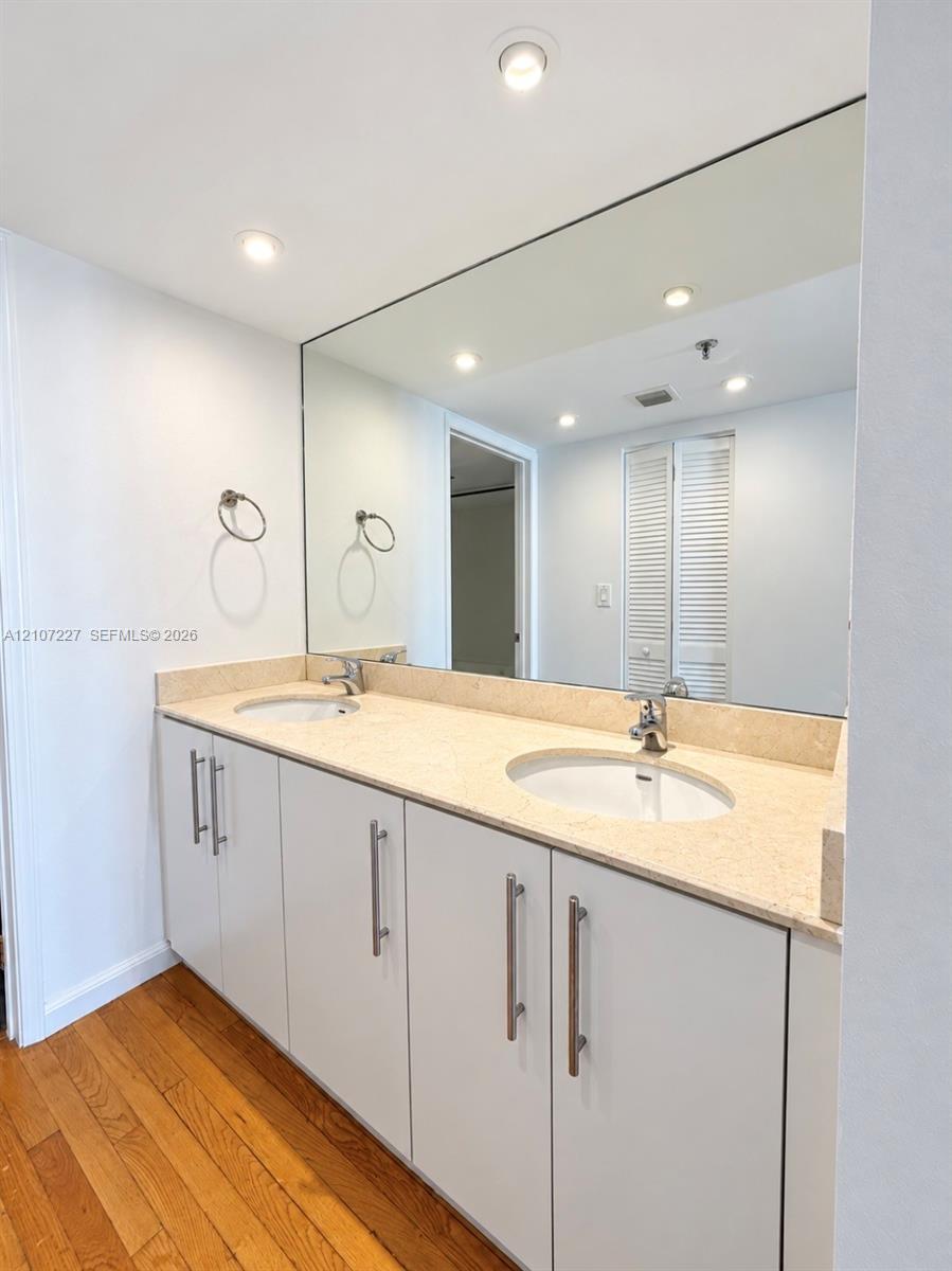 520 Brickell Key Dr # A2012