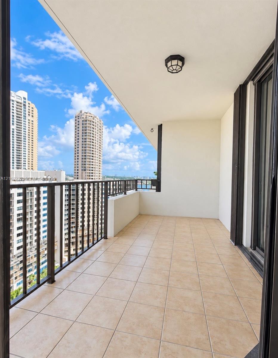 520 Brickell Key Dr # A2012