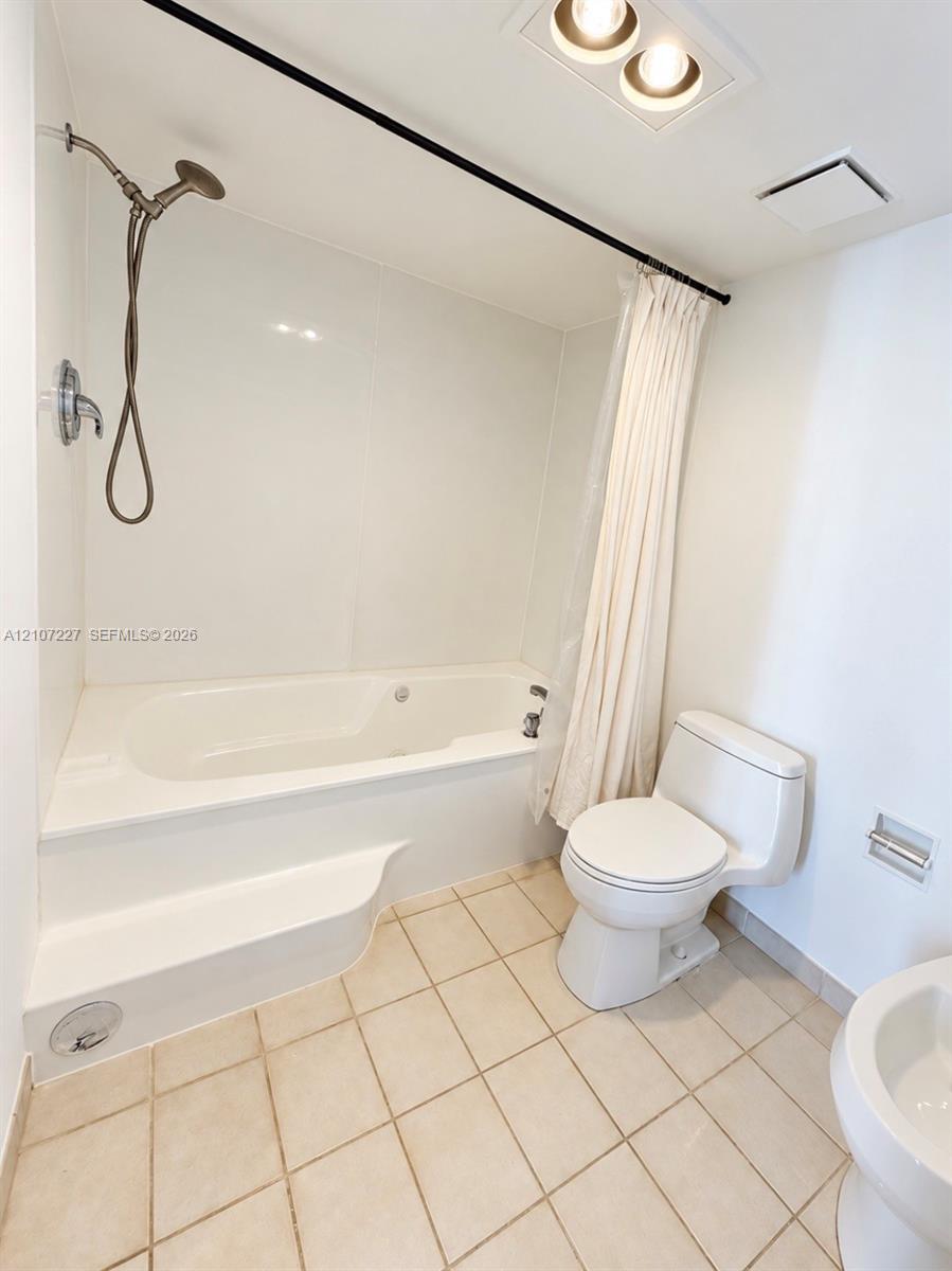 520 Brickell Key Dr # A2012