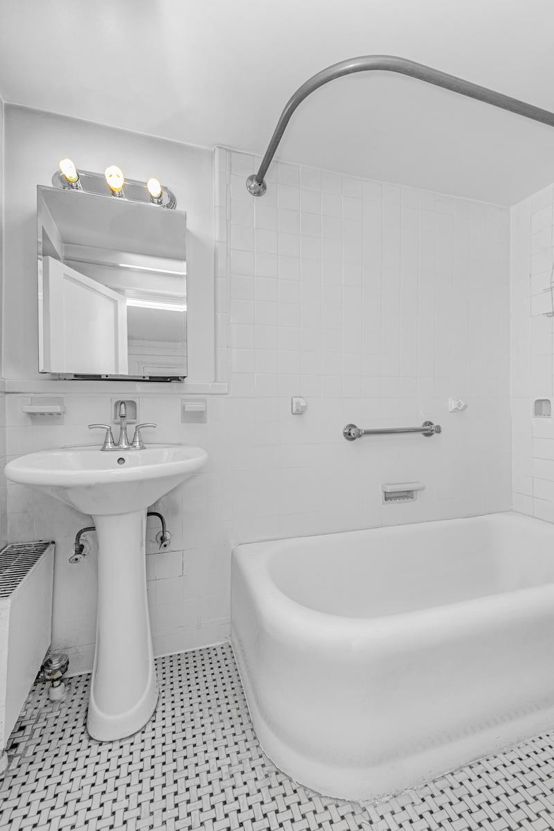 424 E 52nd Street 2-A