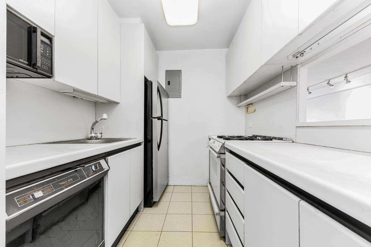 301 E 75th Street 14-A