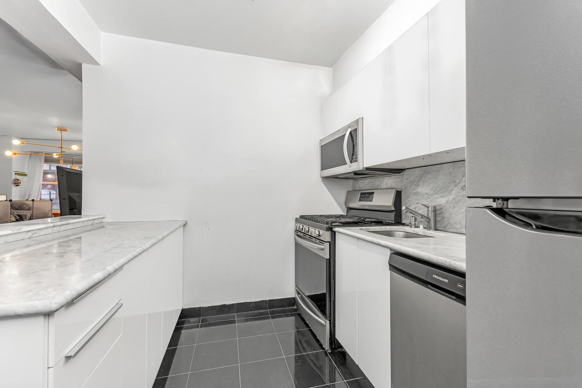 415 E 52nd Street 1-CB