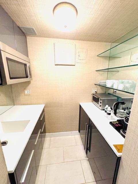 111 E 56th Street 712