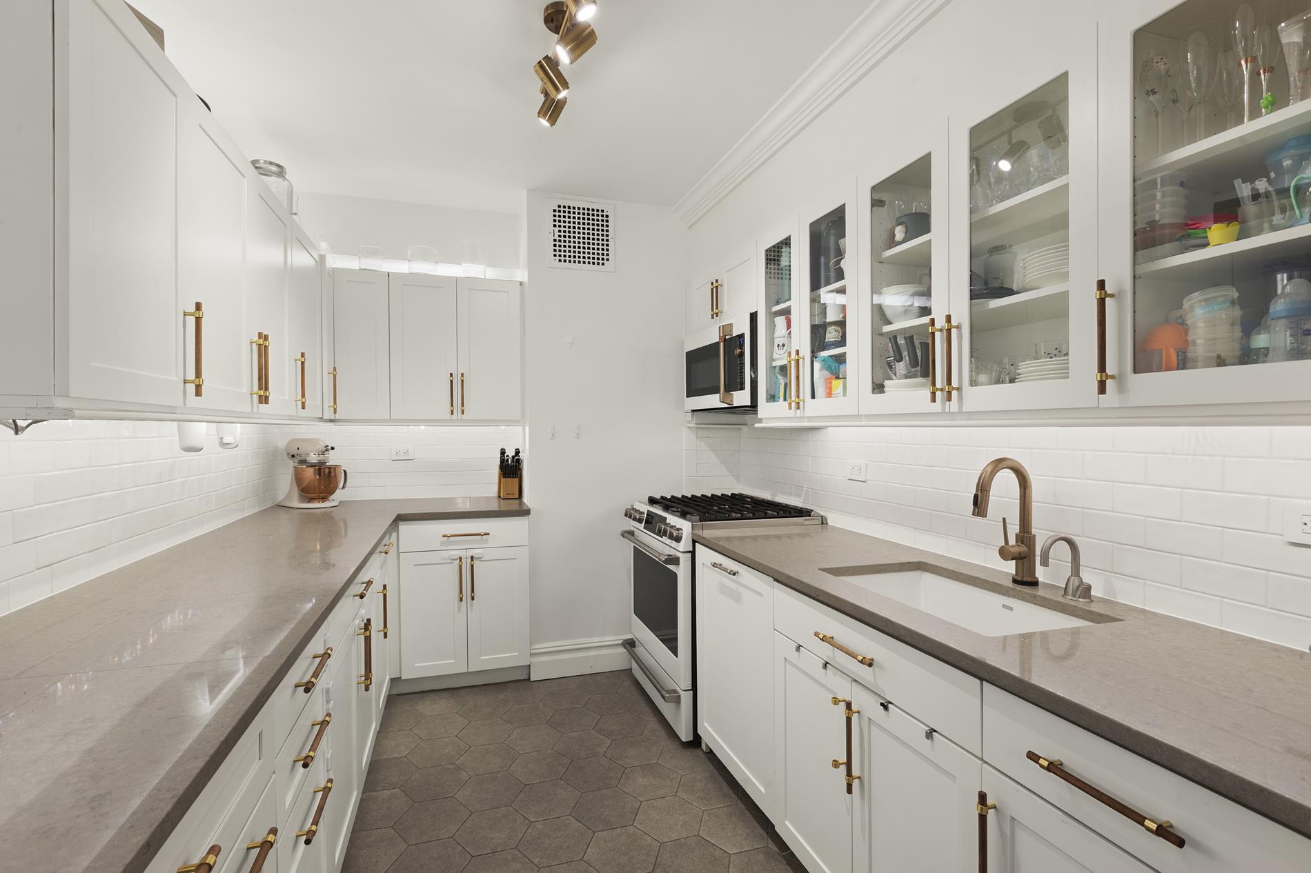 415 E 52nd Street 2DA