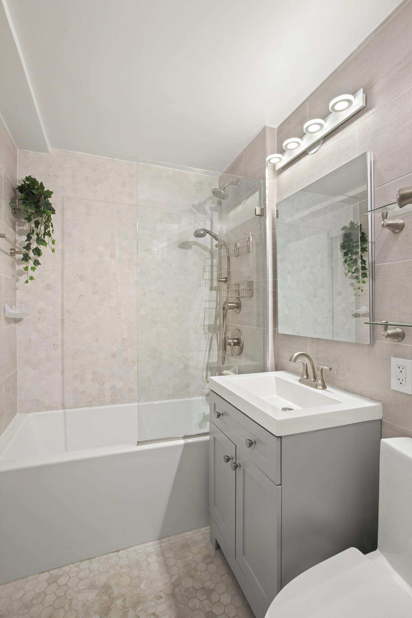 415 E 52nd Street 2DA