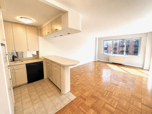 201 E 25th Street 14-G