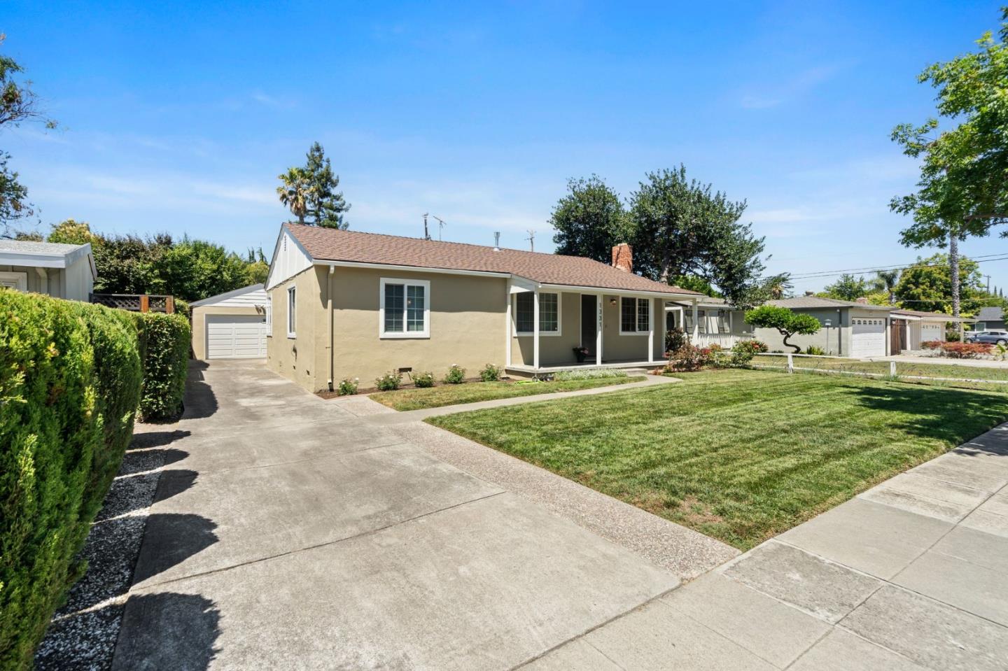 1331 N Redwood AVE