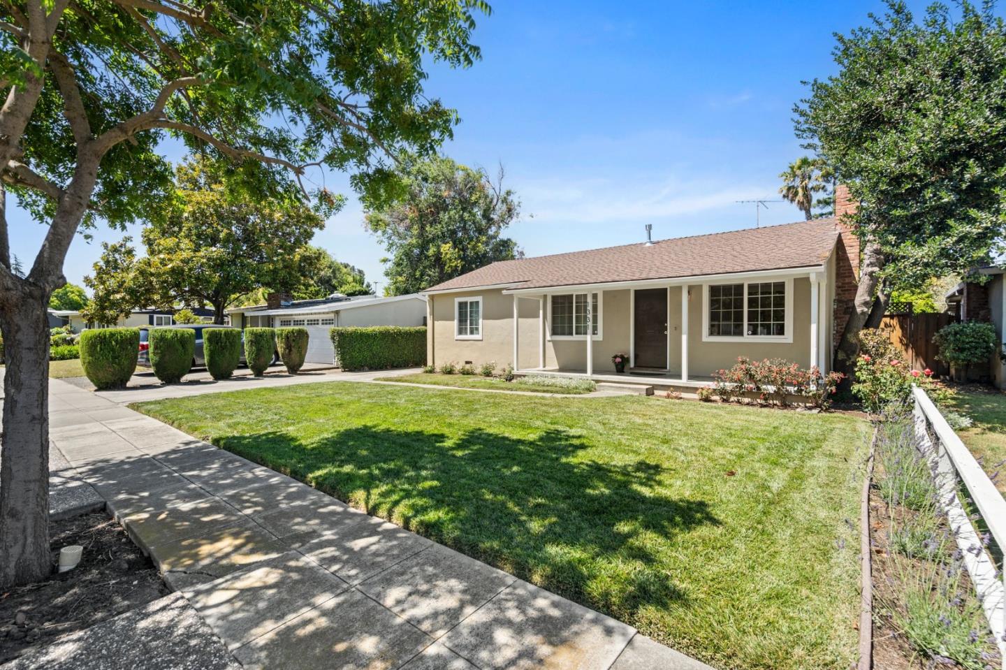 1331 N Redwood AVE