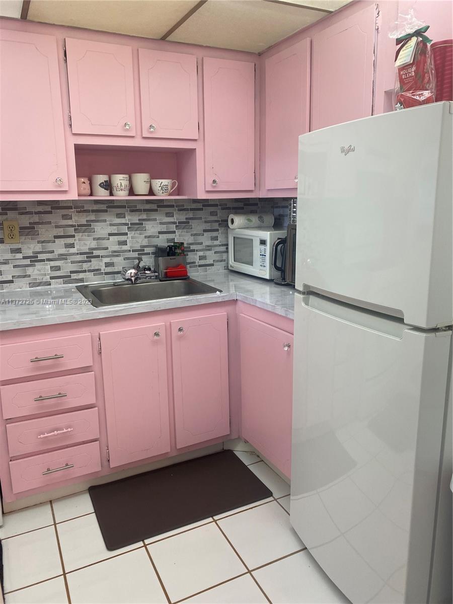 9061 Sunrise Lakes Blvd Unit: 210