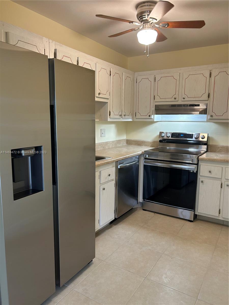 4990 E Sabal Palm Blvd # 305