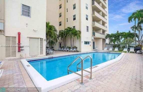 900 NE 18th Ave # 703