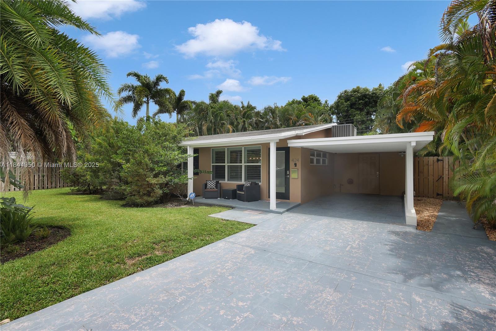 424 NE 27th Dr
