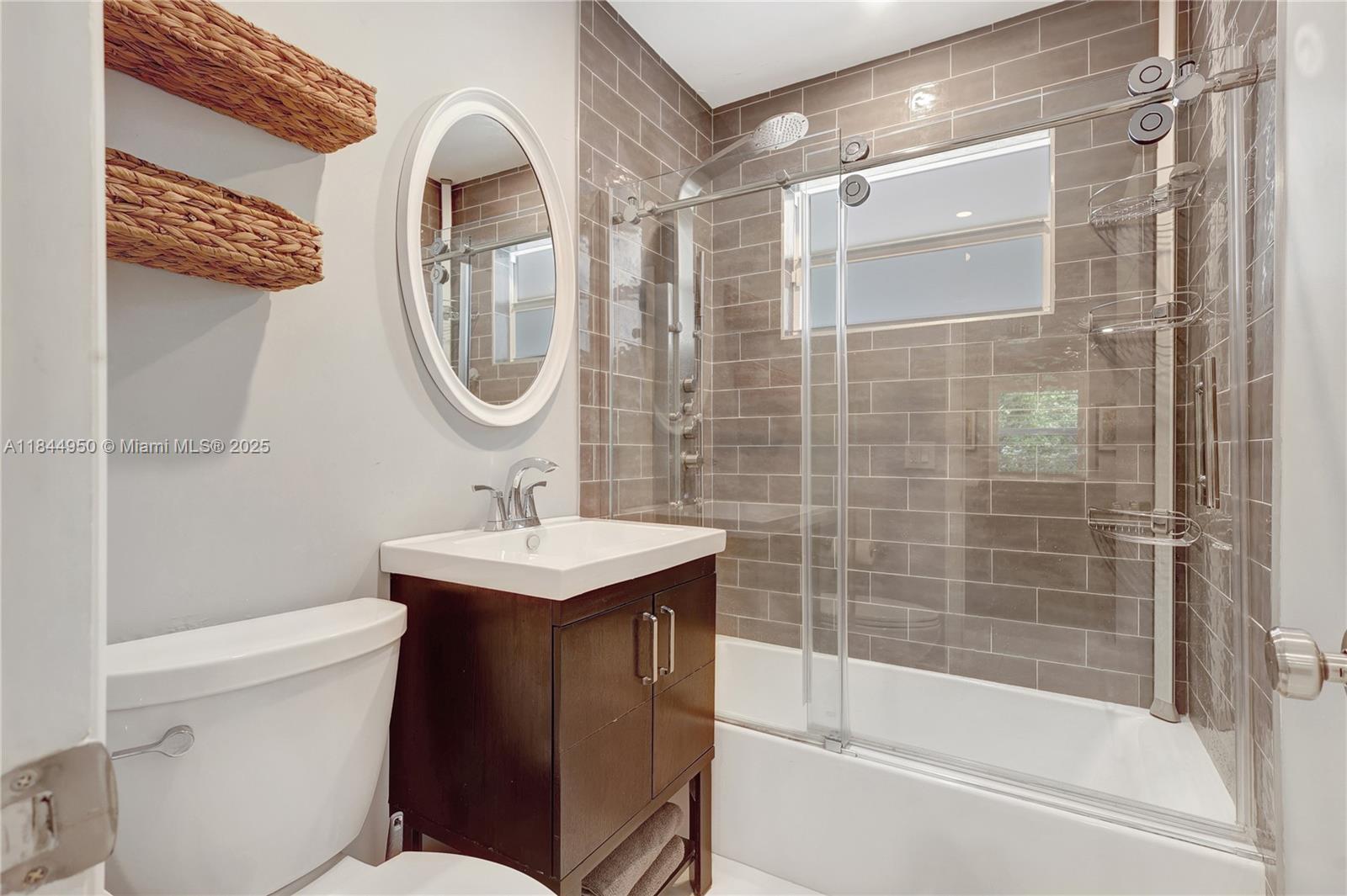 424 NE 27th Dr