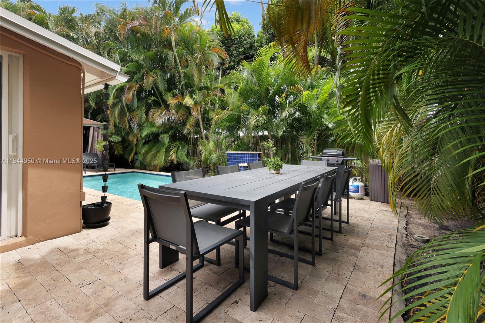424 NE 27th Dr