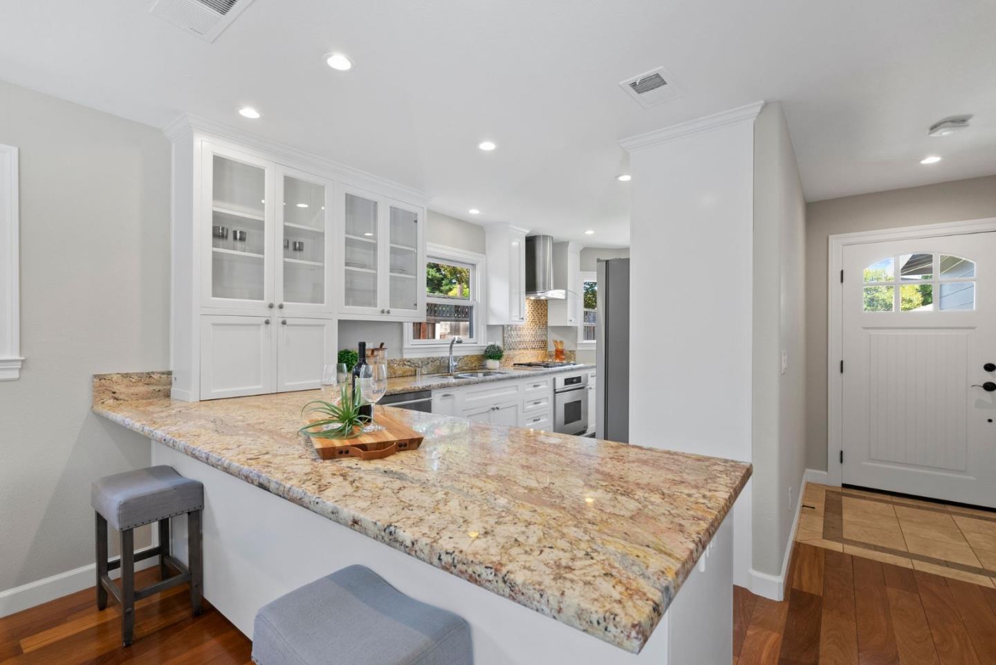 2125 Howard AVE