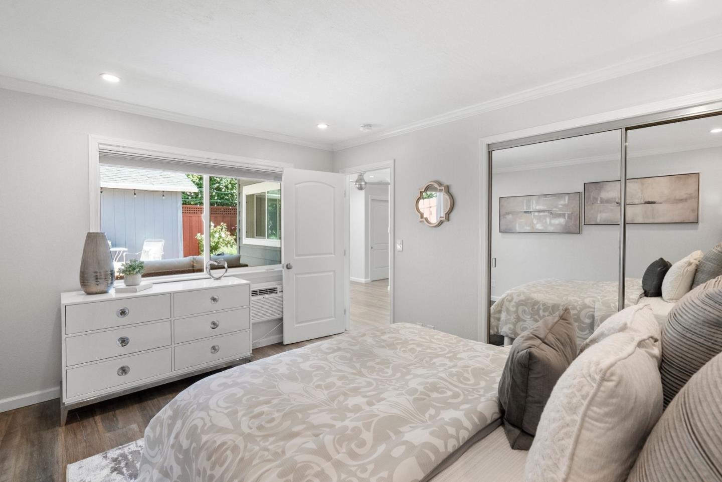 252 Edgehill DR