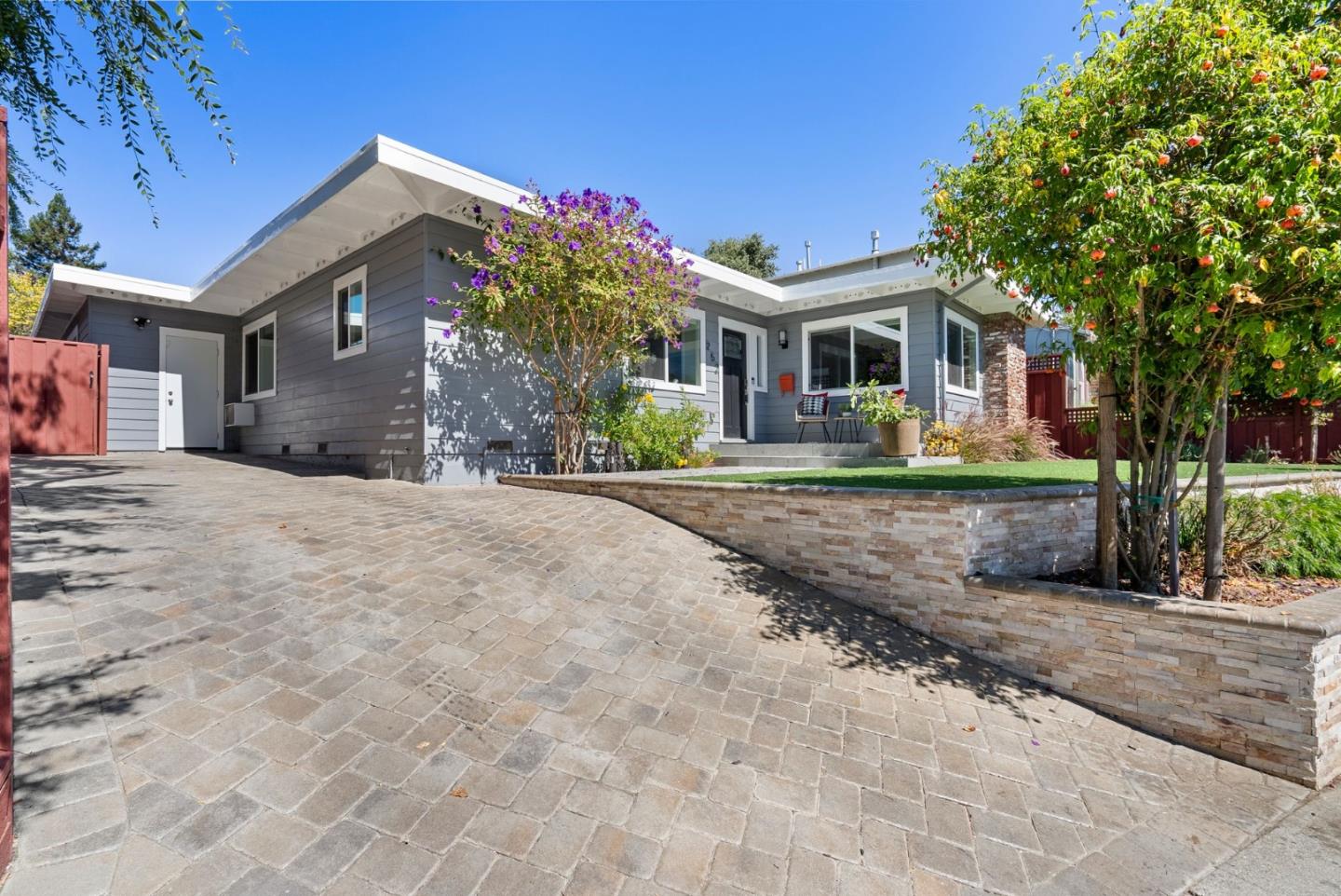 252 Edgehill DR