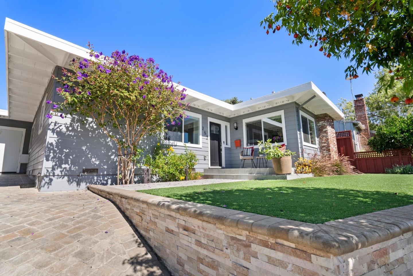 252 Edgehill DR