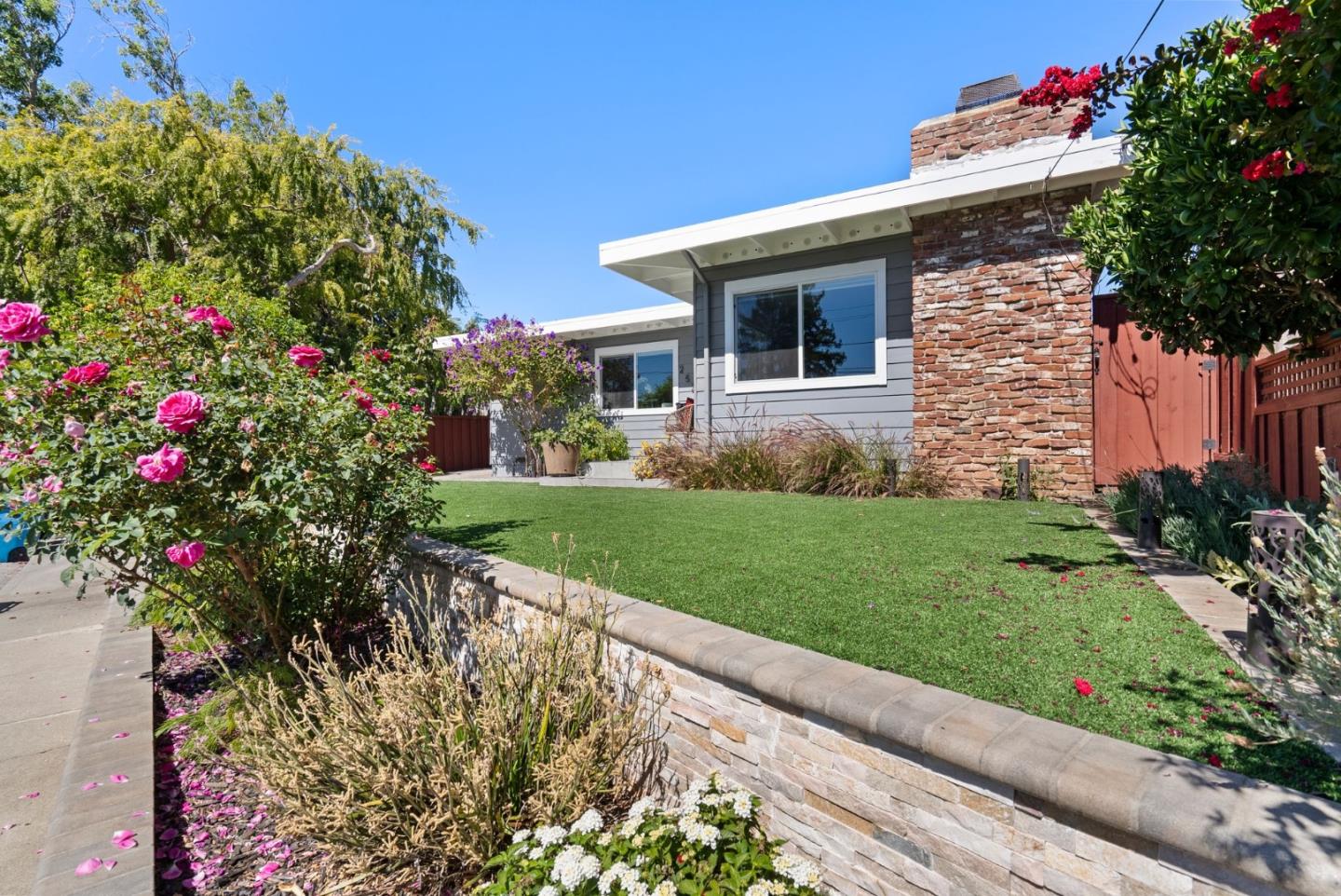 252 Edgehill DR