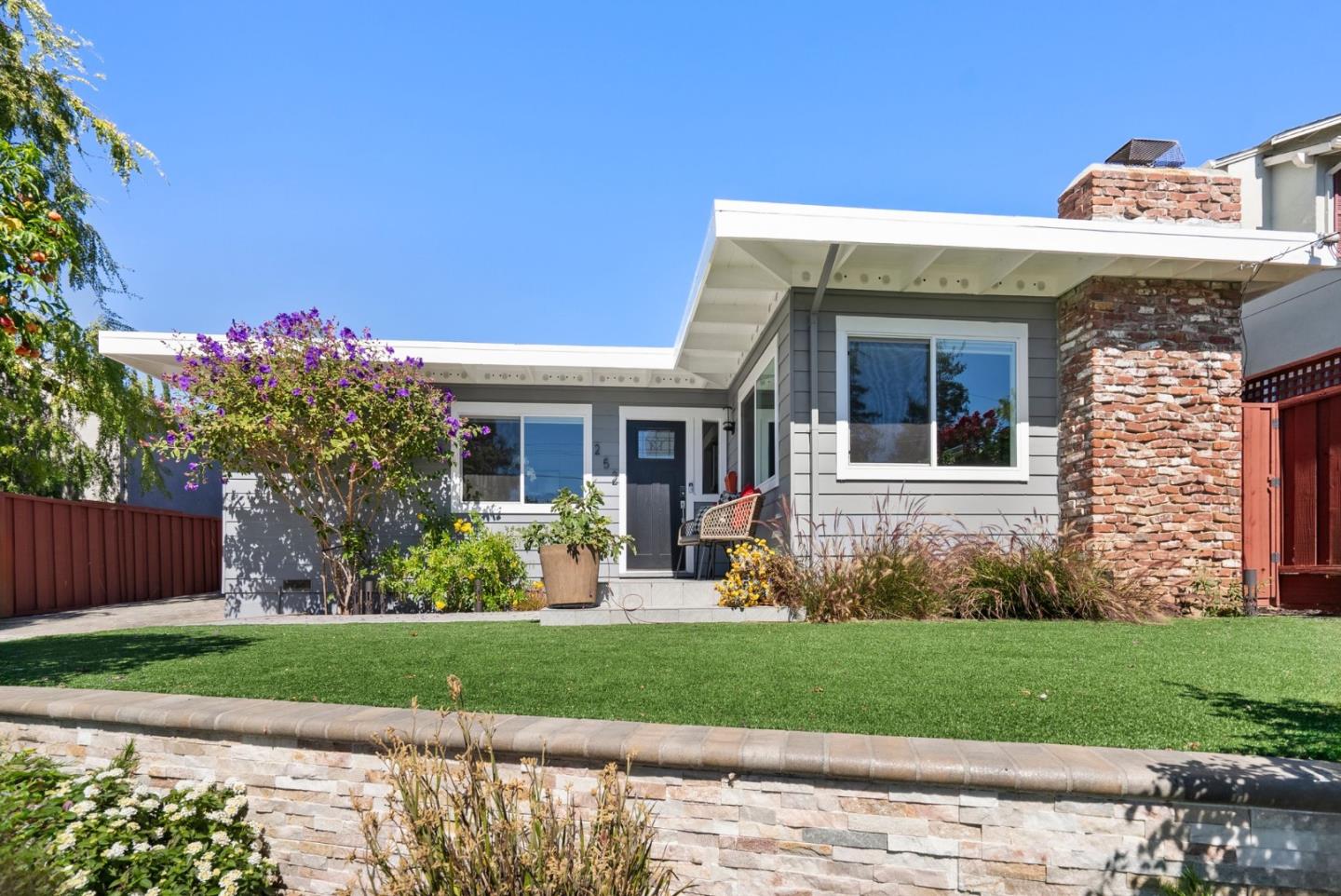 252 Edgehill DR