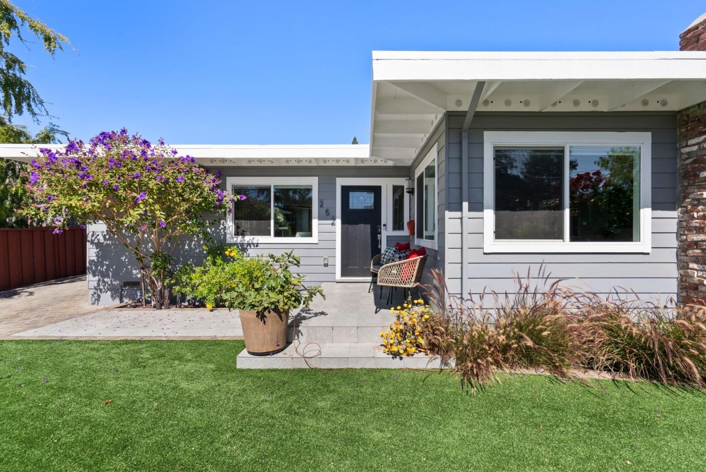 252 Edgehill DR