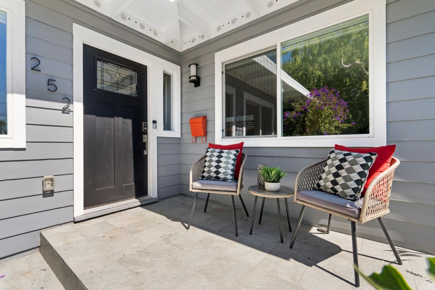 252 Edgehill DR