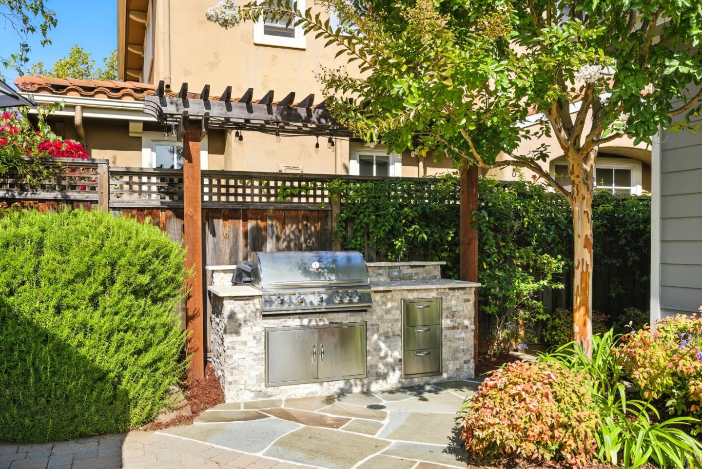 270 Oakview Drive