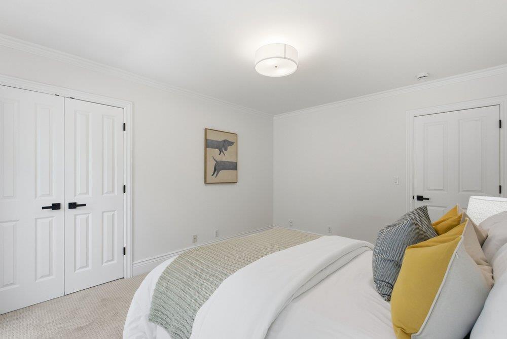 28 Holbrook LN