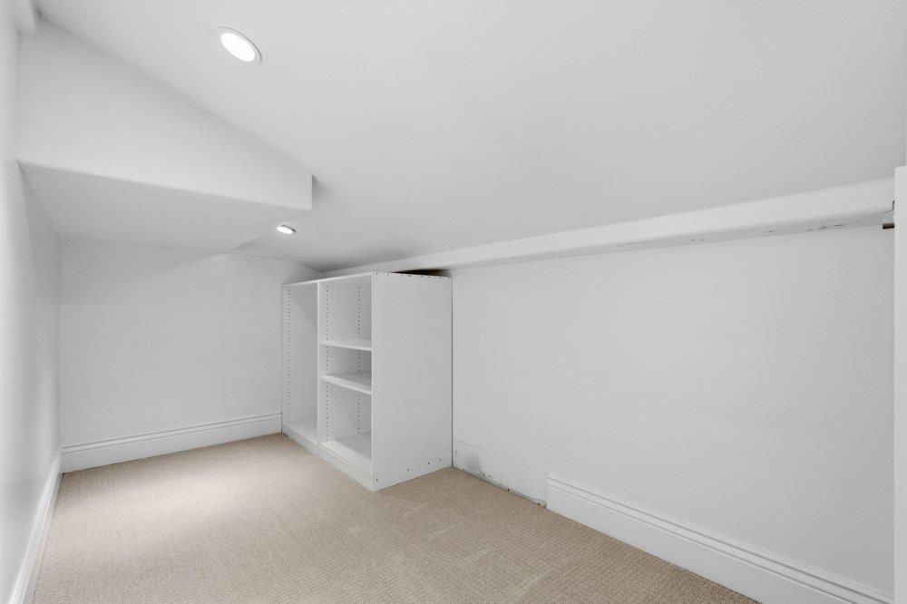 28 Holbrook LN