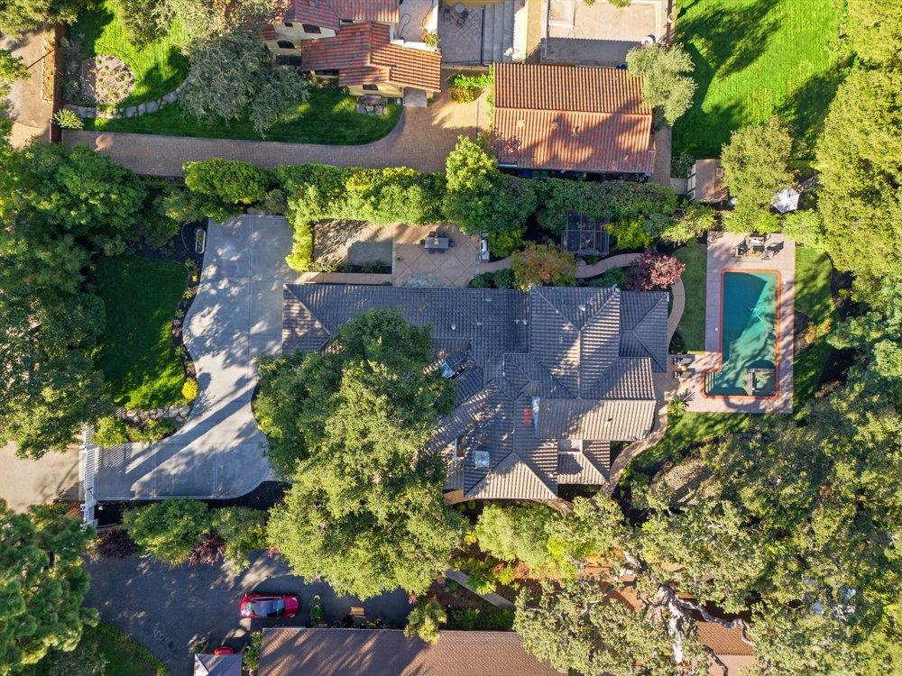 28 Holbrook LN