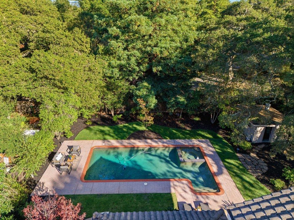 28 Holbrook LN