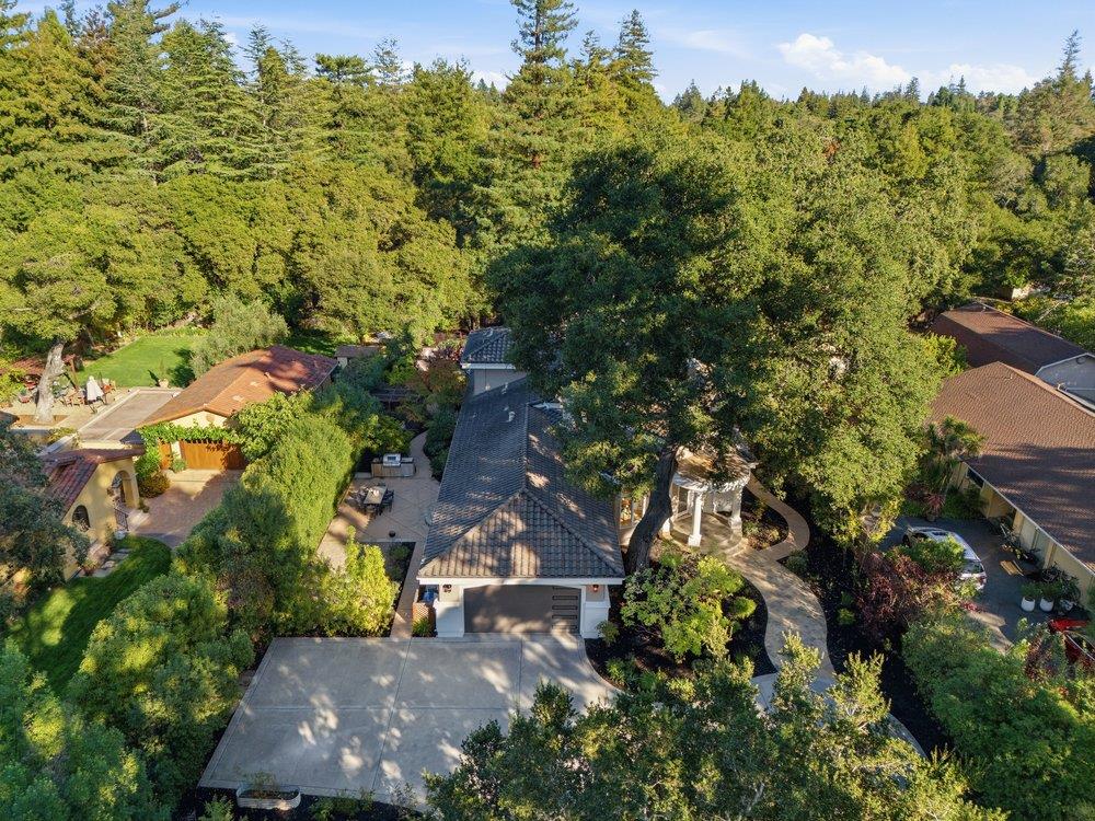 28 Holbrook LN