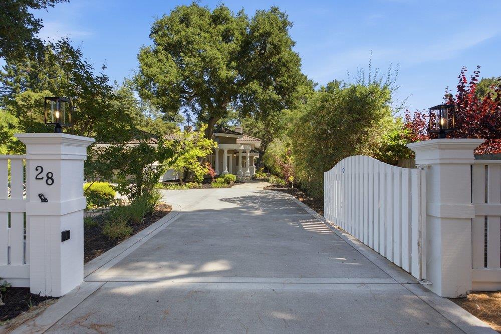 28 Holbrook LN