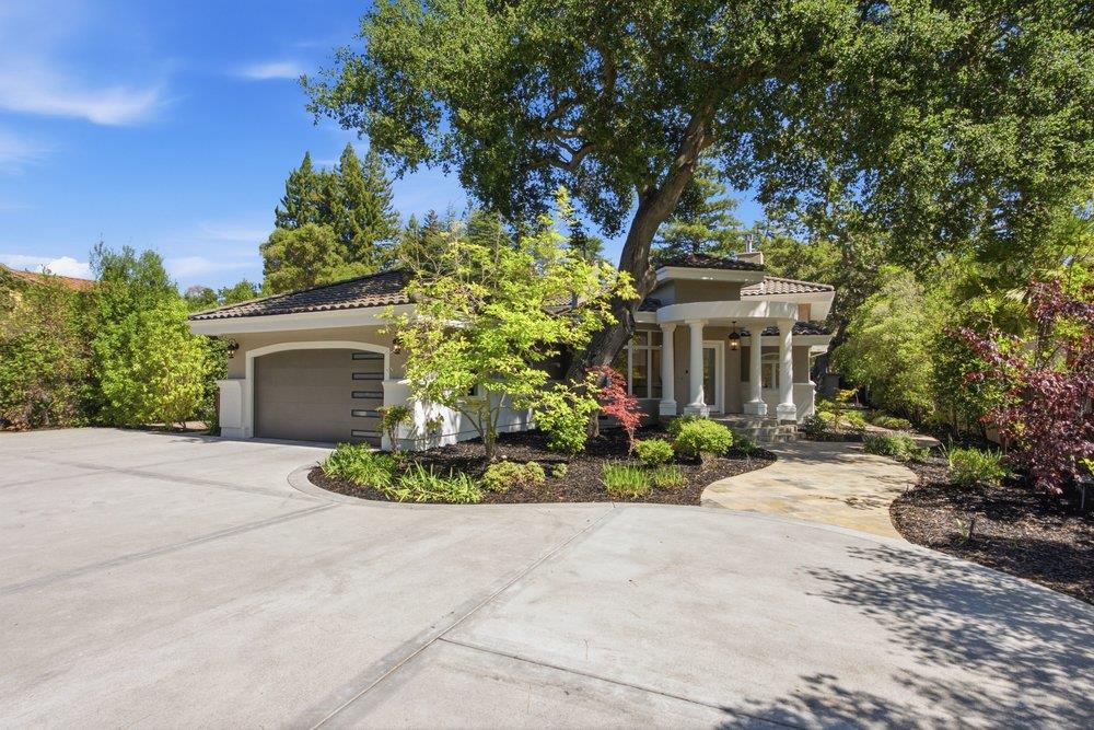 28 Holbrook LN
