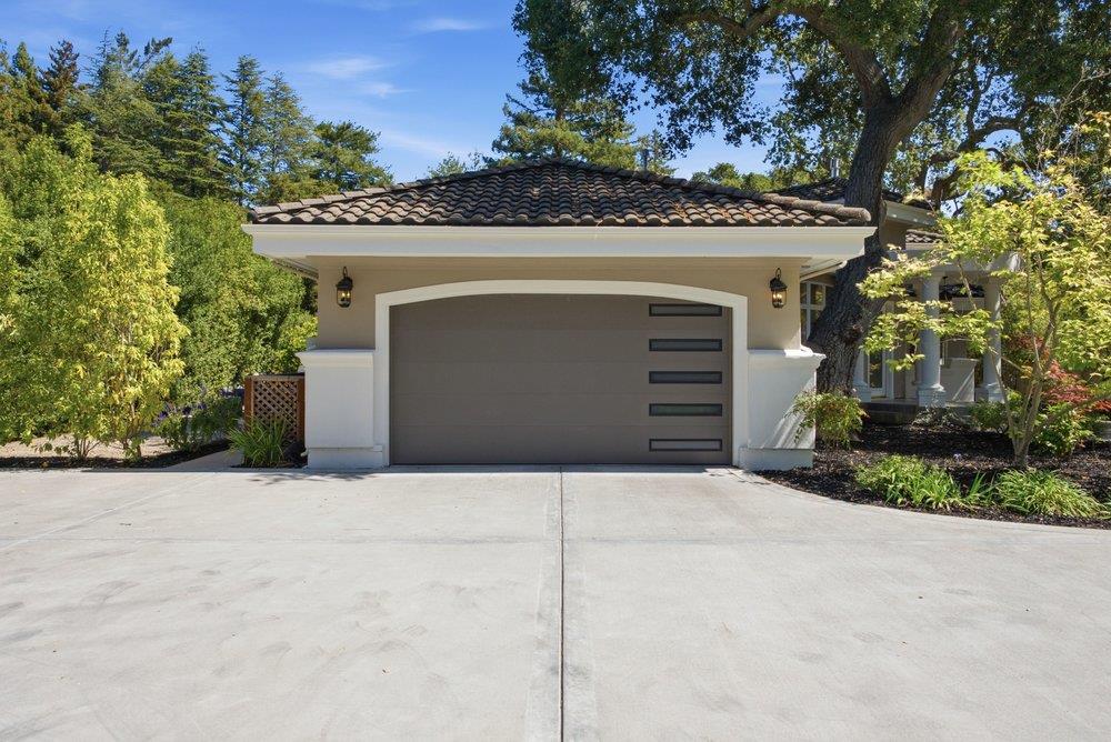 28 Holbrook LN