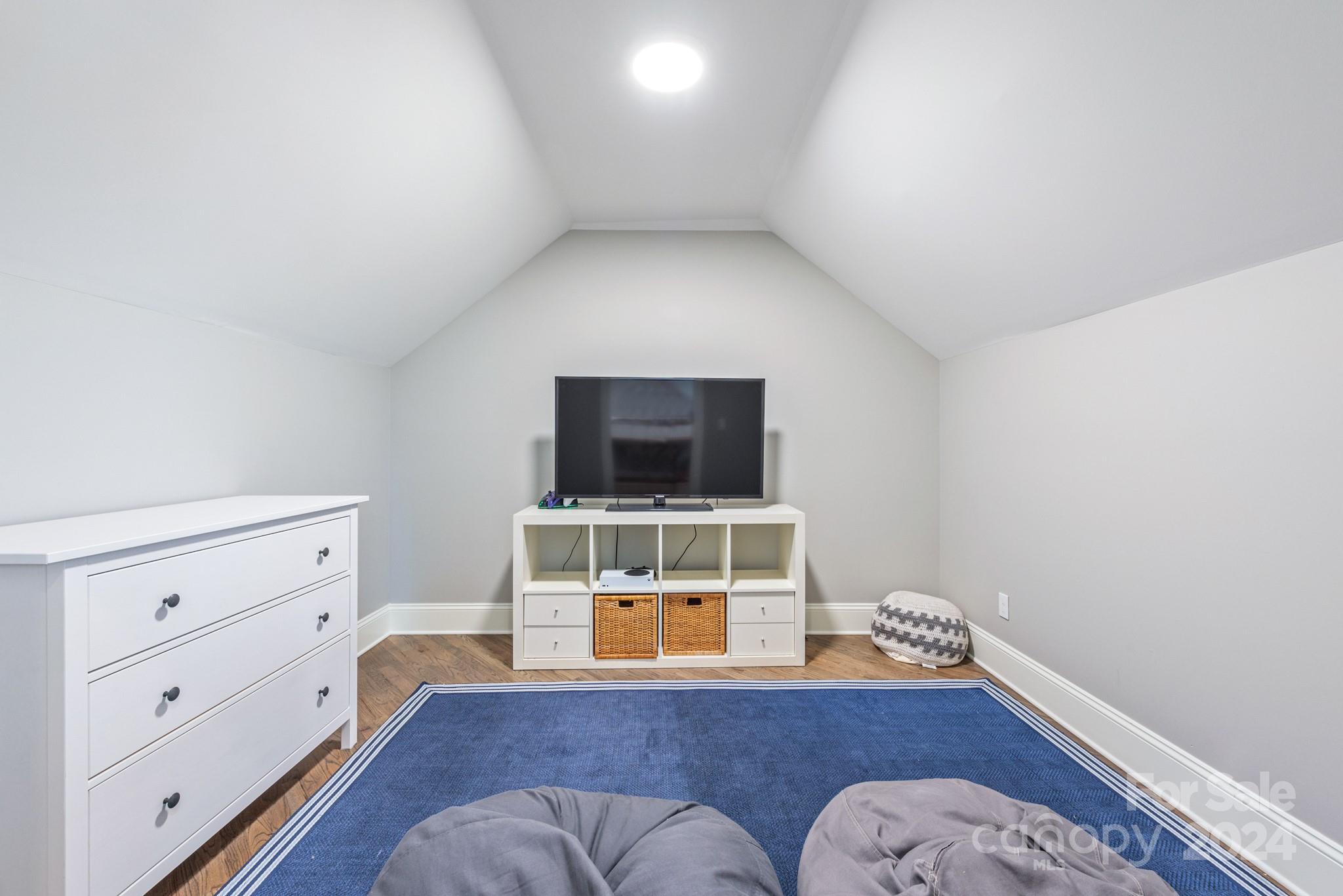 144 S Canterbury Road
