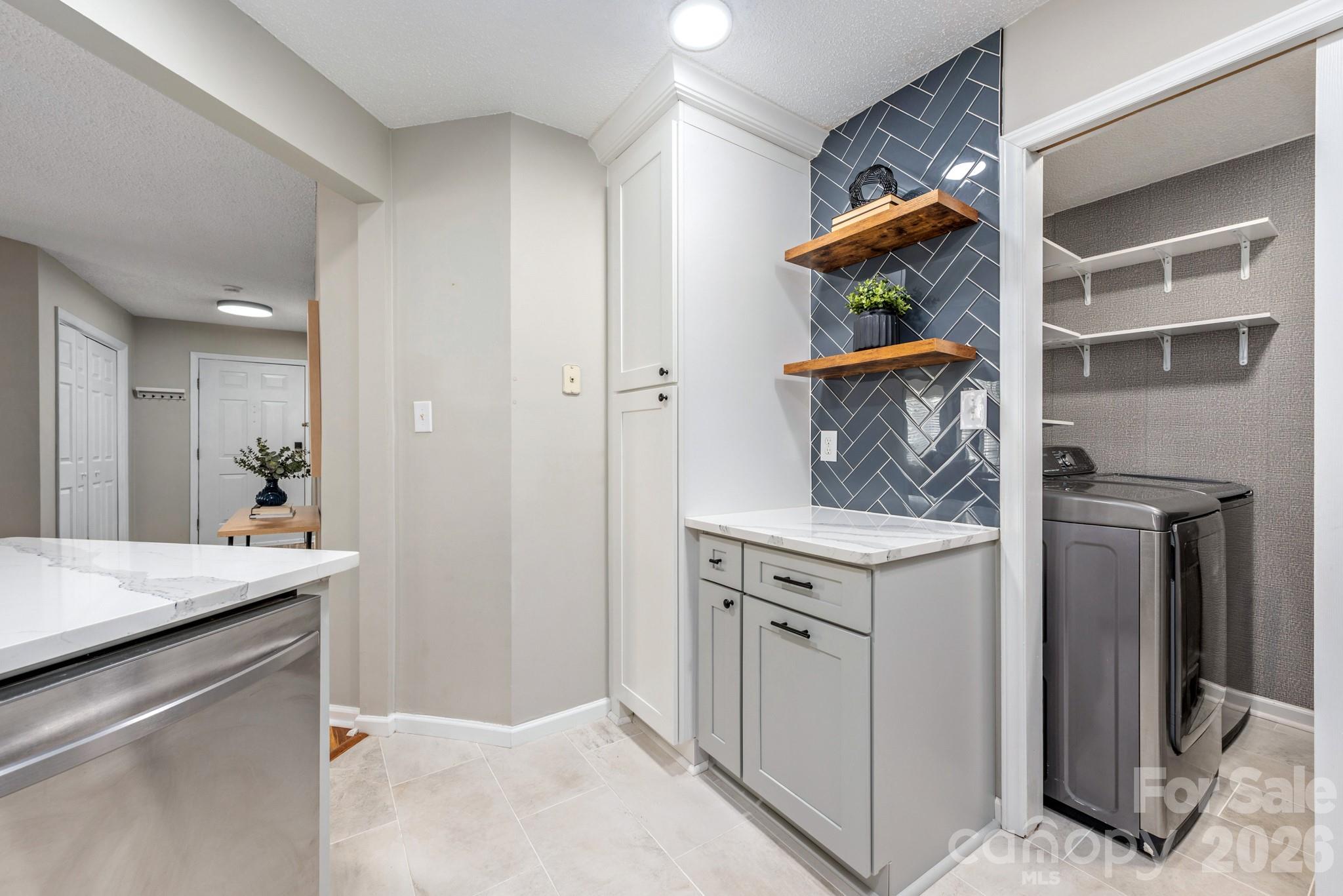 6039 Gray Gate Lane Unit: B