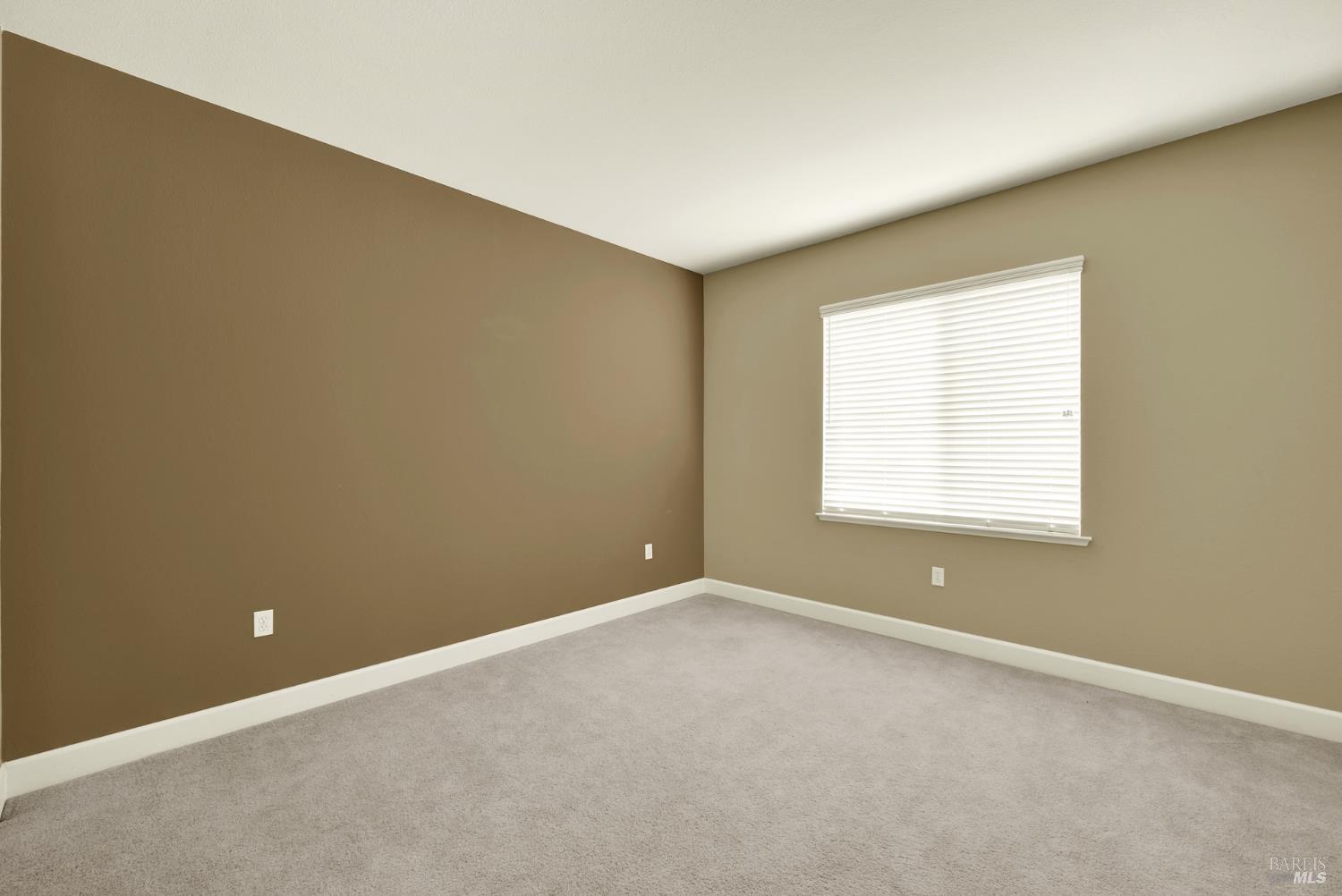 1256 Poplar Dr