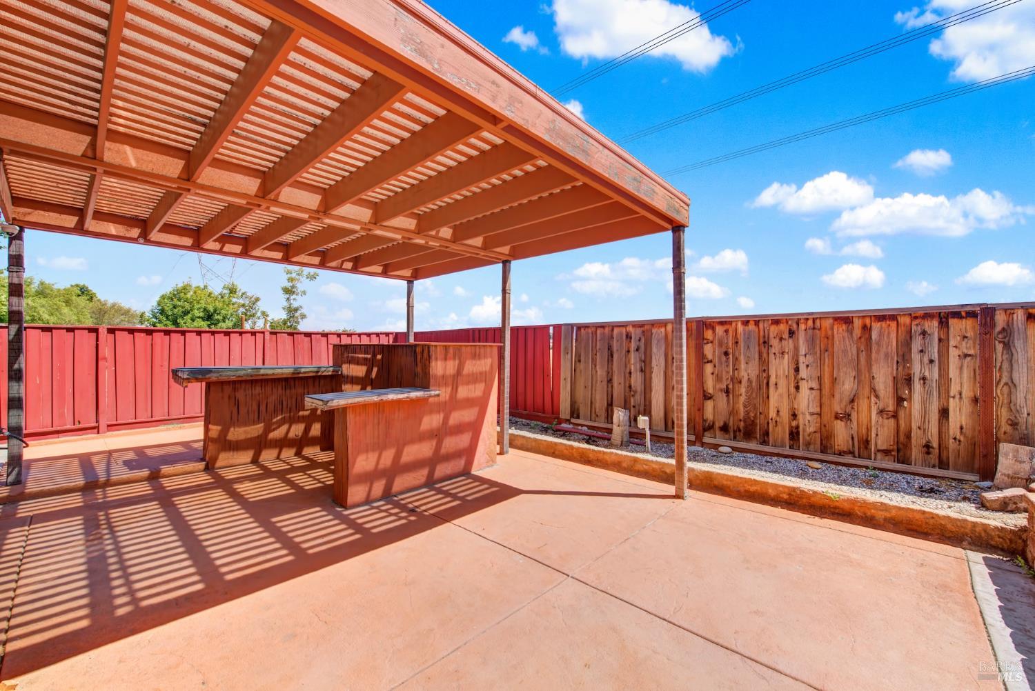 1256 Poplar Dr
