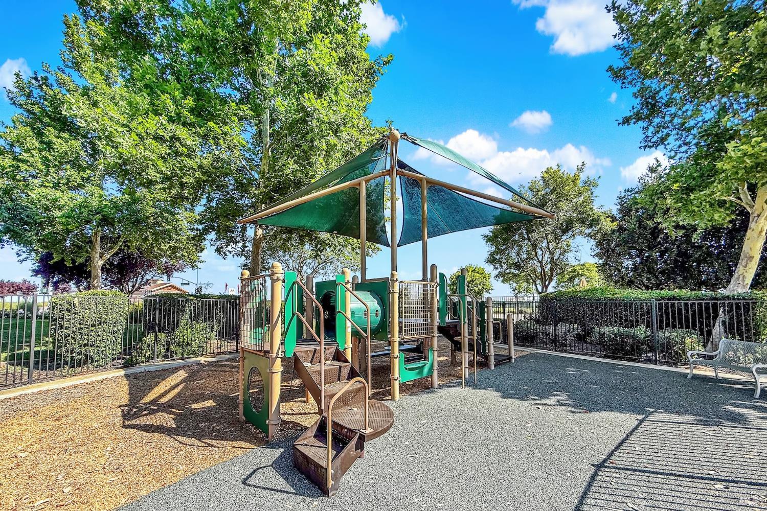 1256 Poplar Dr