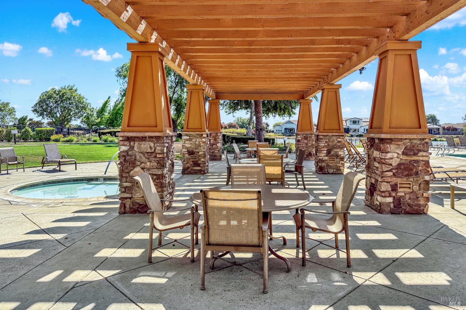 1256 Poplar Dr