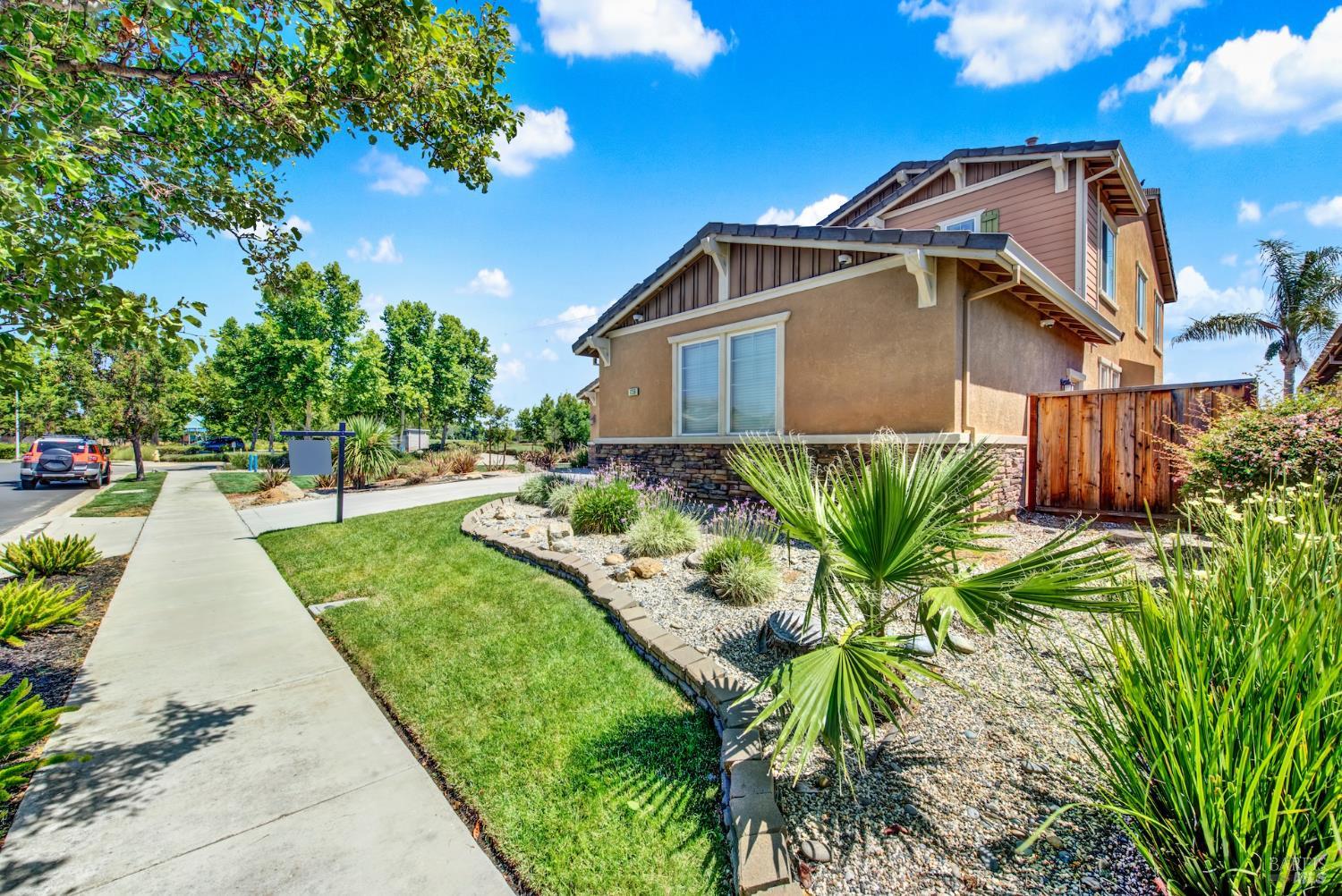 1256 Poplar Dr