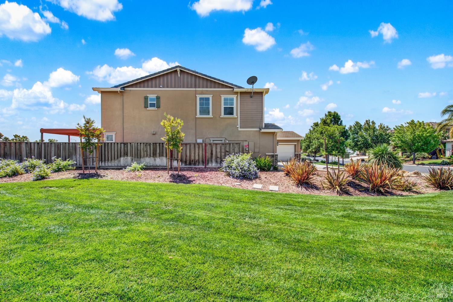 1256 Poplar Dr