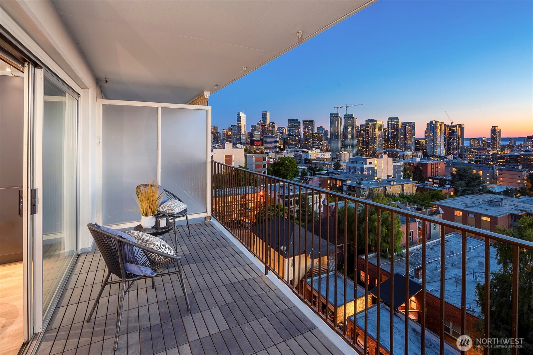 505 Belmont Avenue E Unit: 801