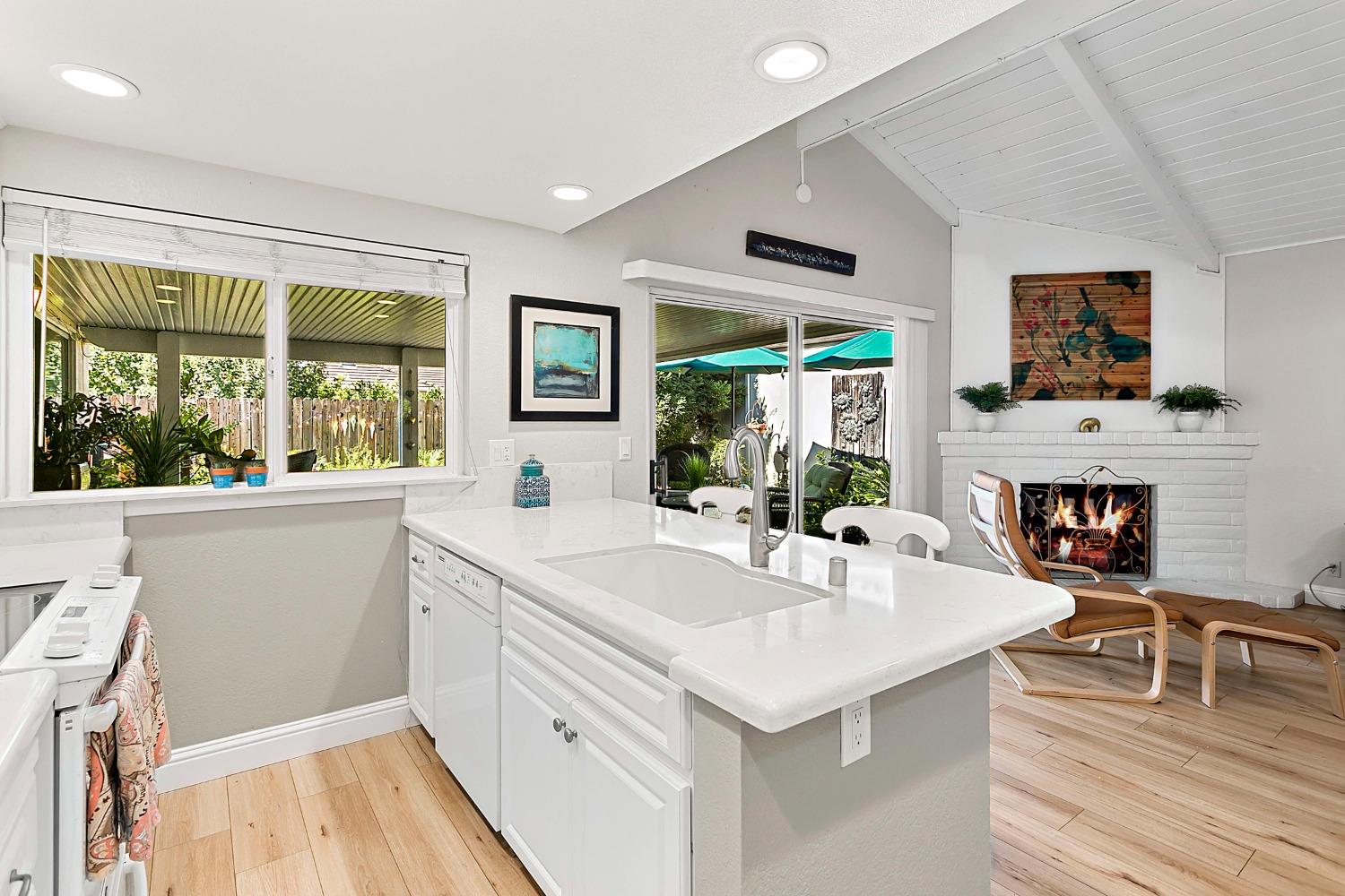 1138 Rosa Del Rio Way