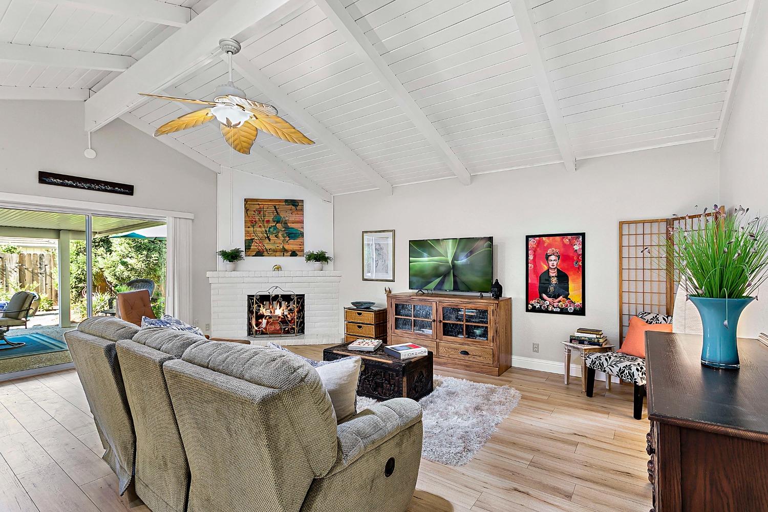 1138 Rosa Del Rio Way