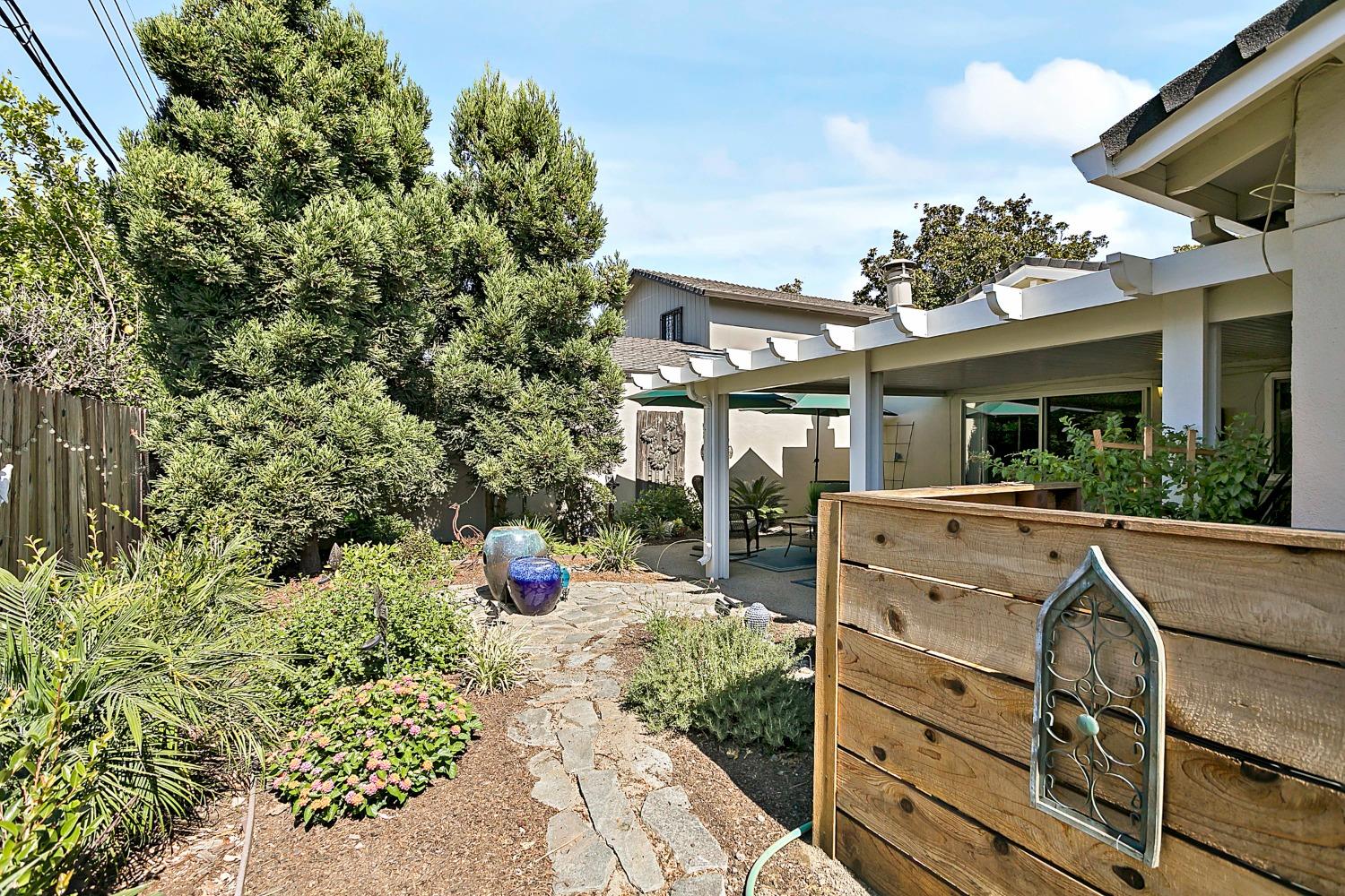 1138 Rosa Del Rio Way